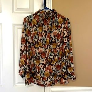 2 Hearts Blouse with mauve, blue, & tan flowers, size large